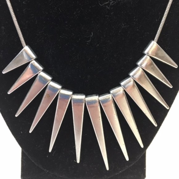 Vtg EXPRESS Silver-Tone Spike Pendant Bib Style Grunge Necklace 20" - Picture 2 of 7